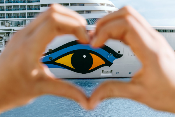 AIDA Auge mit Herz umrahmt