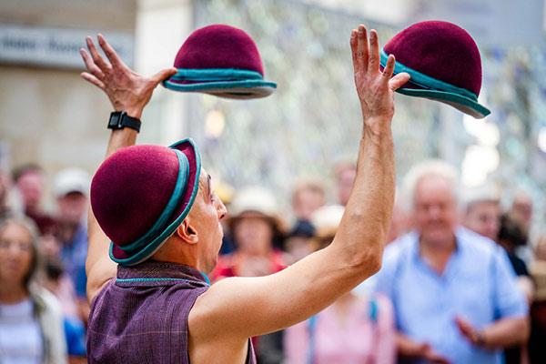 Straßenkünstler beim Hutfestival in Chemnitz